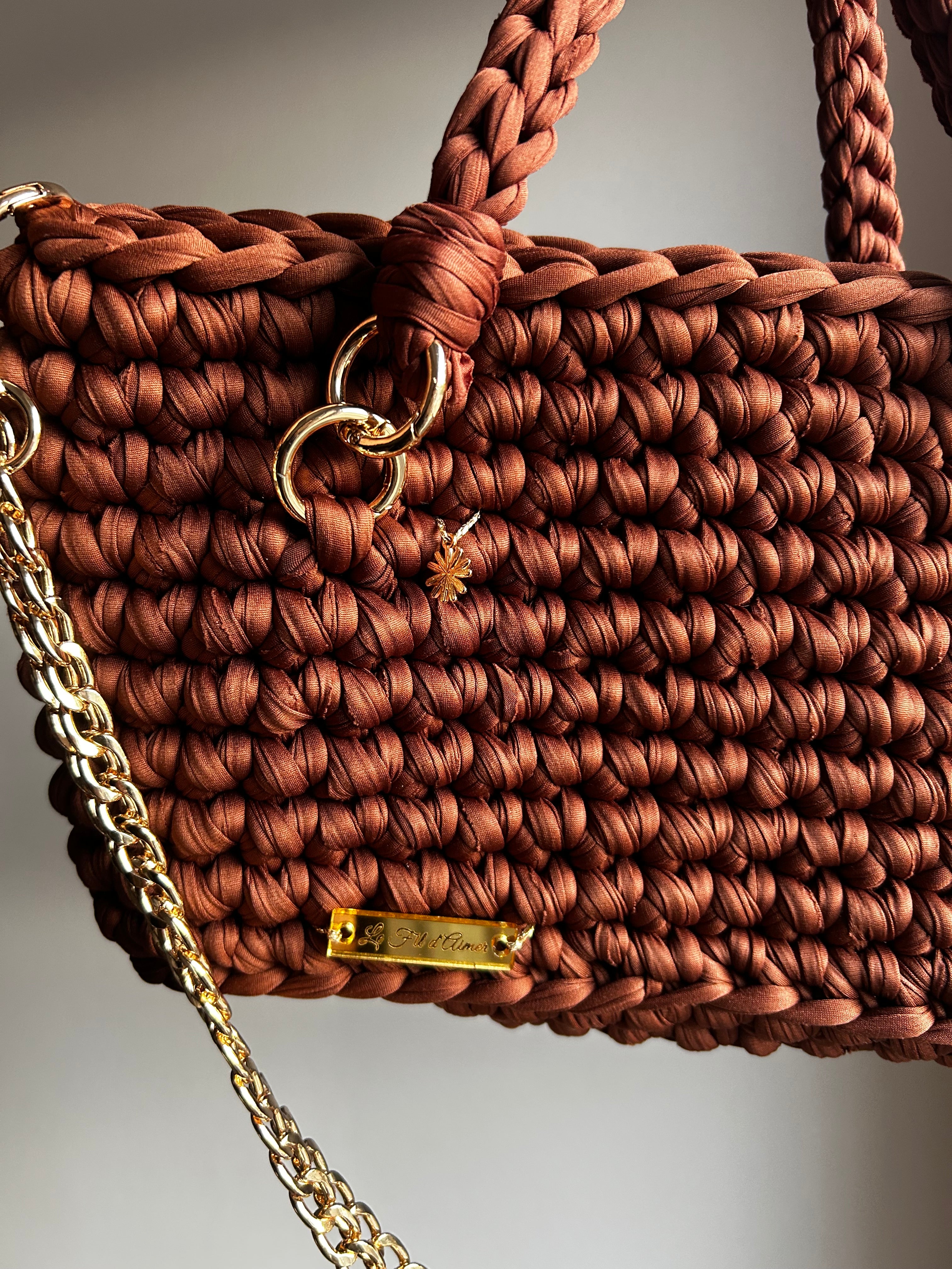 Sac EMIRA - Marron et Pendentifs