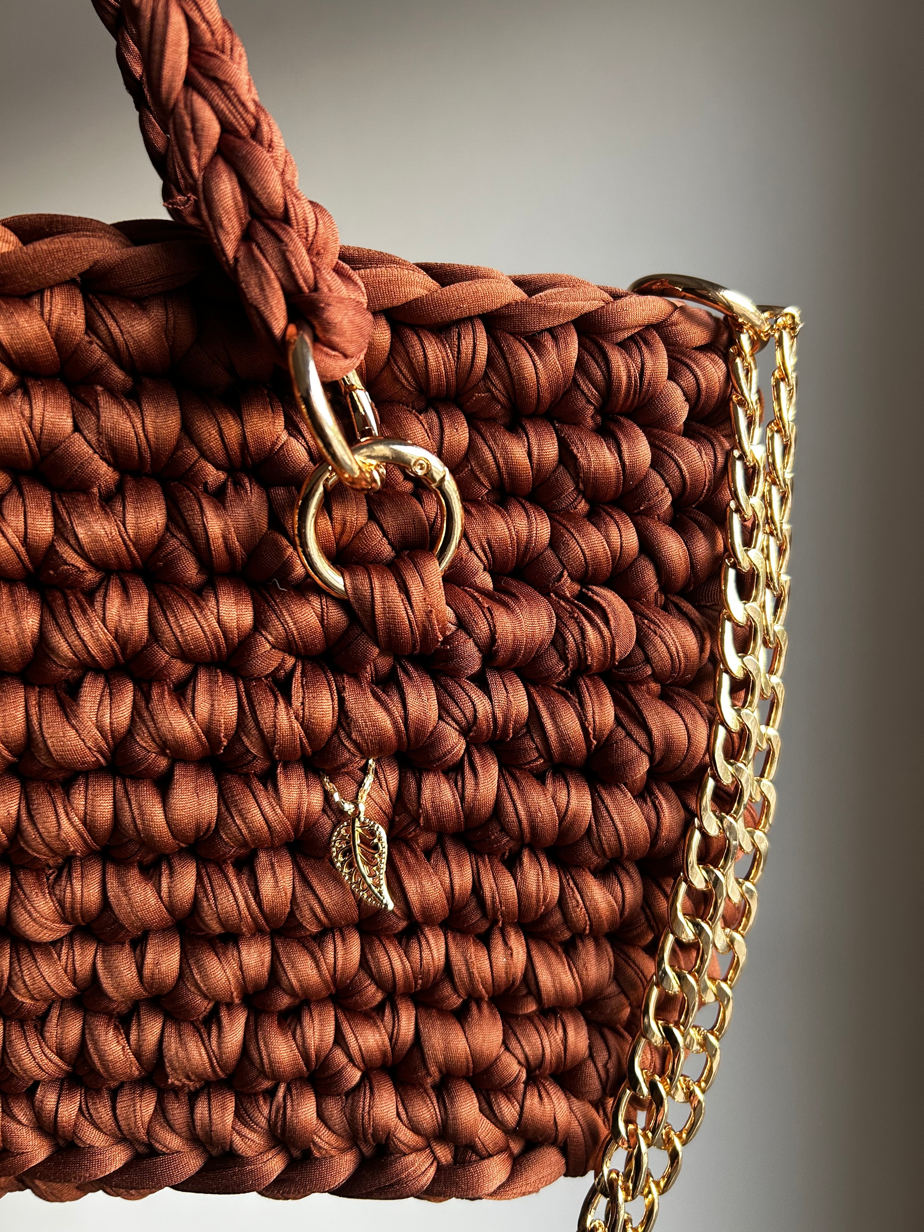 Sac EMIRA - Marron et Pendentifs