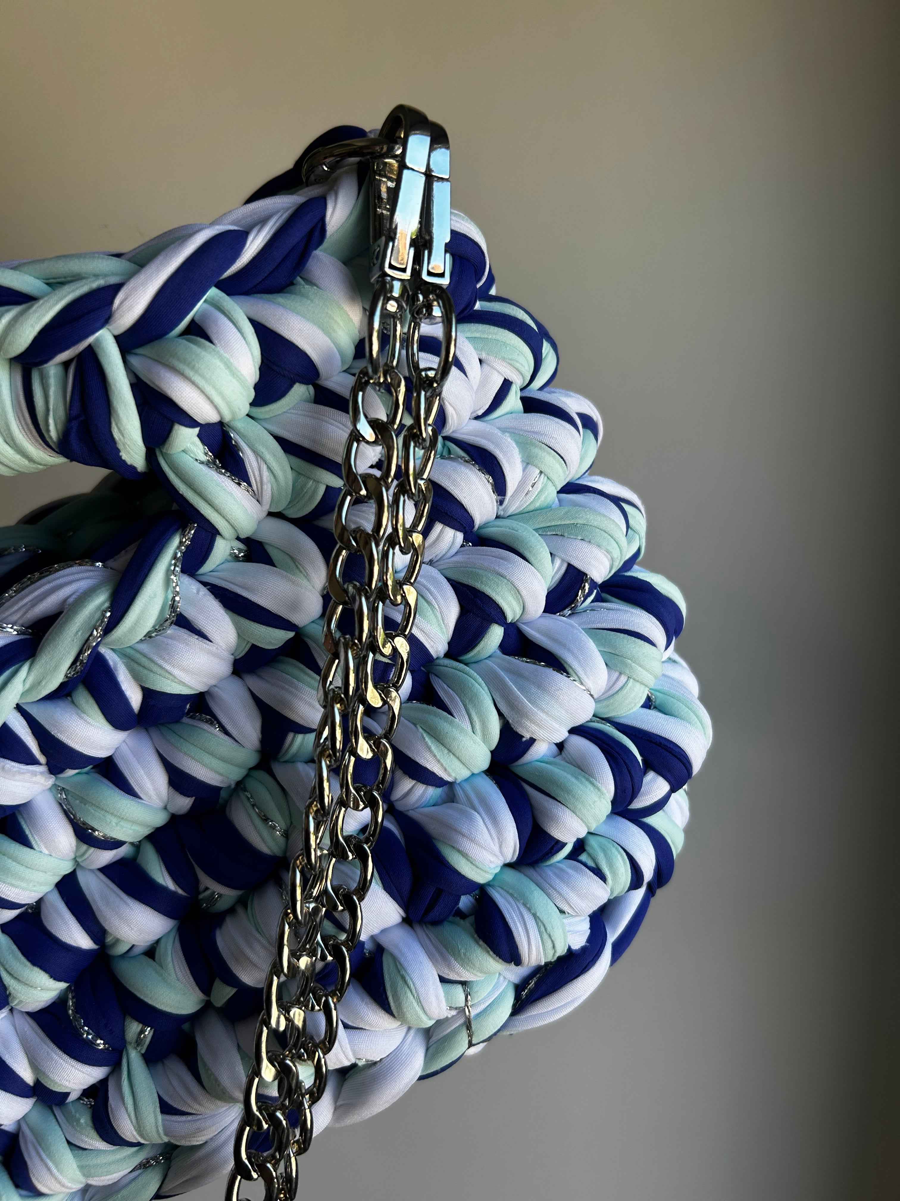 Sac AIMER - Blanc Bleu Foncé Bleu Turquoise et Fil Argenté