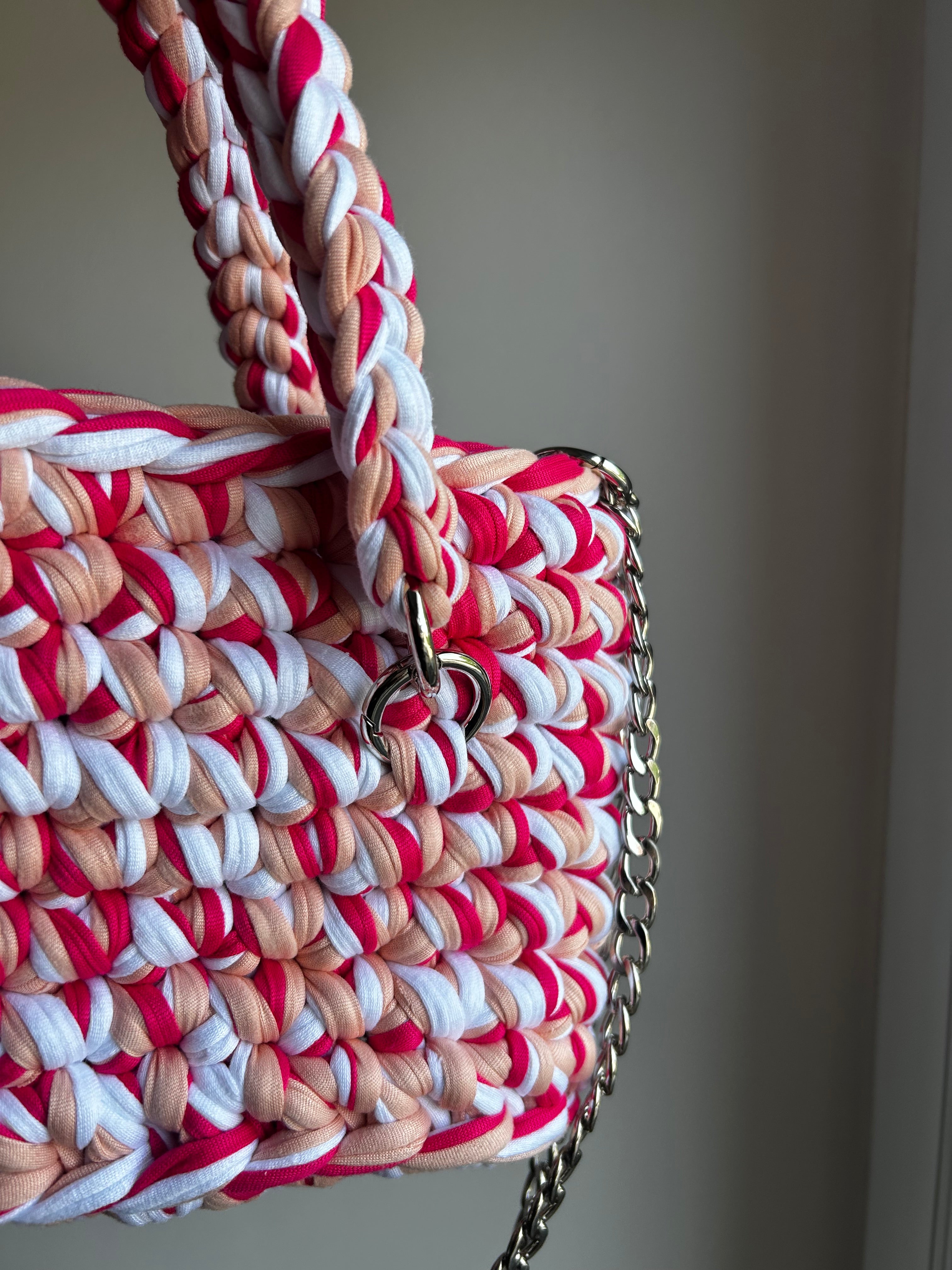 Sac EMIRA fuchsia rose blanc argenté sac à main artisanal au crochet 