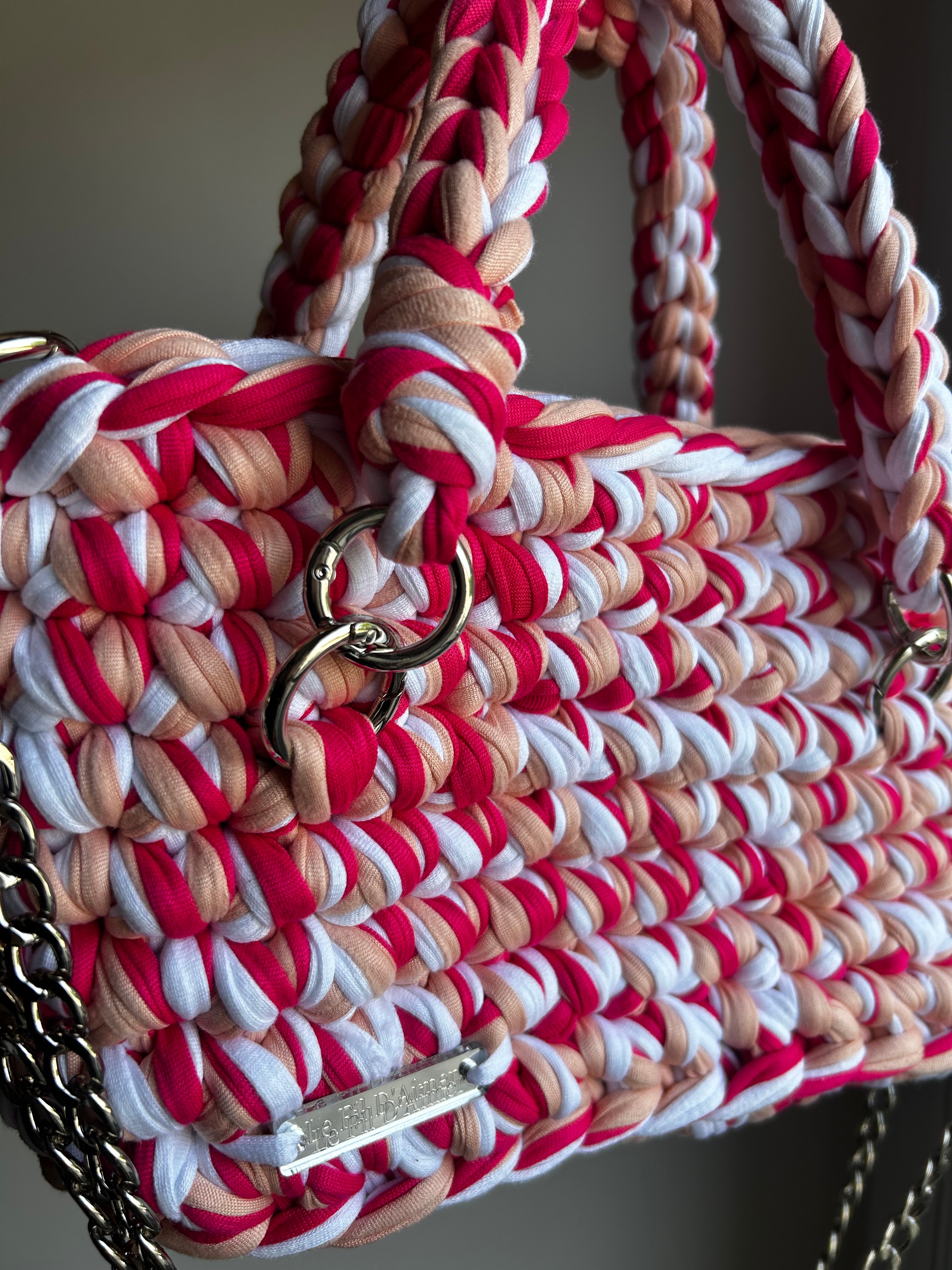Sac au crochet tendance fuchsia rose blanc emira le fil d aimer 