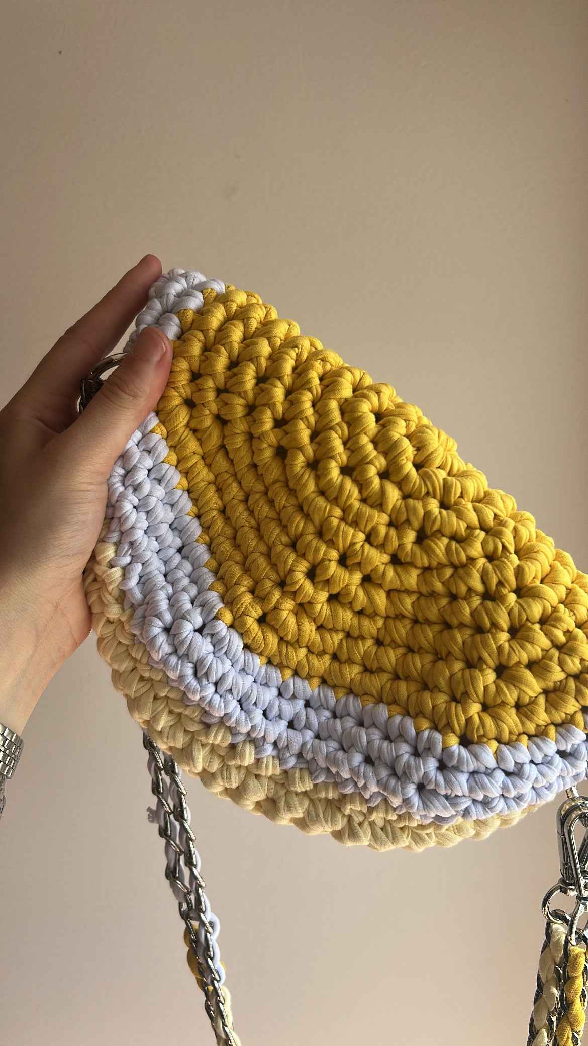 Pochette Banane en Crochet Jaune, Jaune Pastel et Blanc – Pièce Artisanale Unique