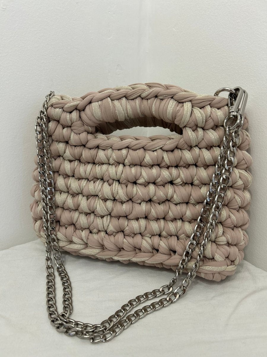 Sac Aimer artisanal au crochet beige brillant - Elégant et tendance - Le Fil D aimer