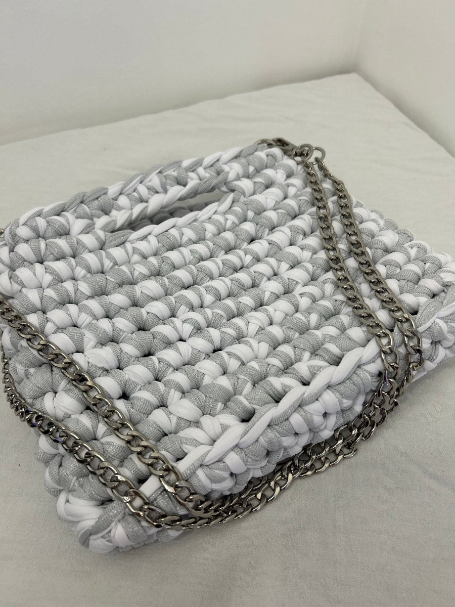Sac Artisanal Au Crochet Blanc Et Gris Brillant - Élégant, Lumineux et Fait Main - Le Fil D aimer