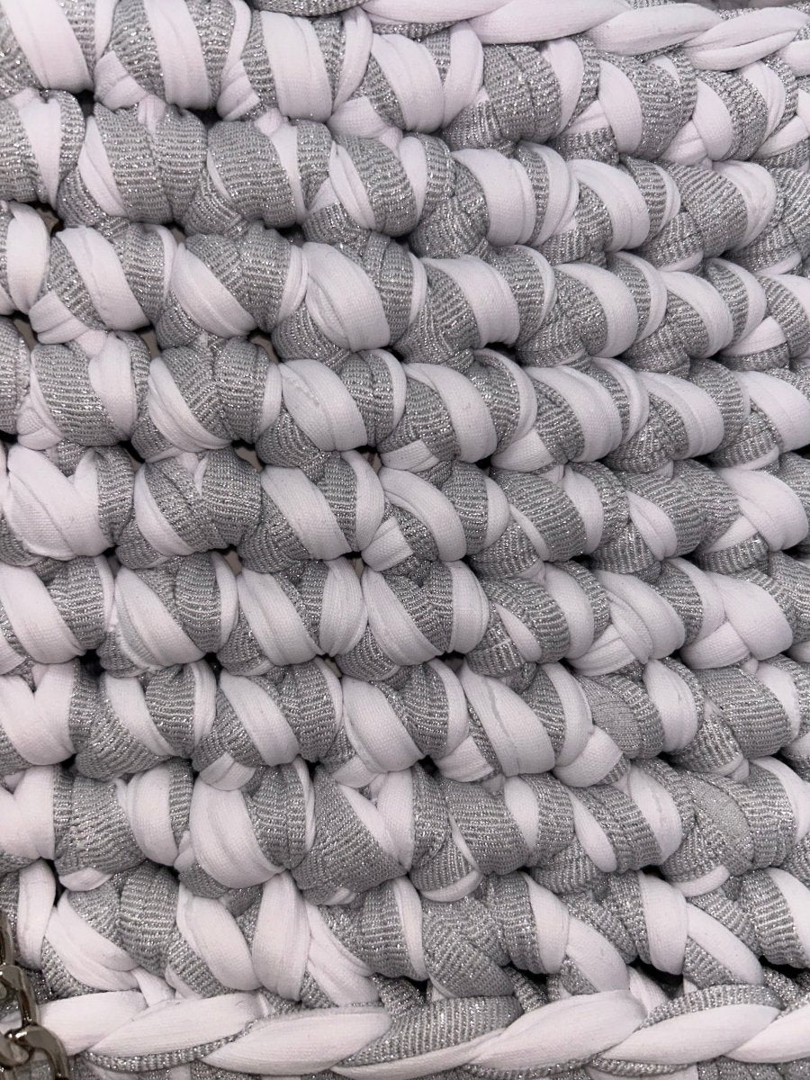 Sac Artisanal Au Crochet Blanc Et Gris Brillant - Élégant, Lumineux et Fait Main - Le Fil D aimer