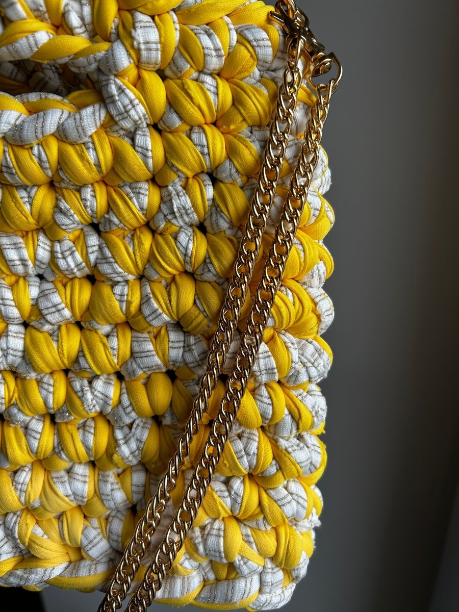 Sac Mini Aimer jaune et blanc brillant - sac artisanal fait au crochet - Le Fil D aimer