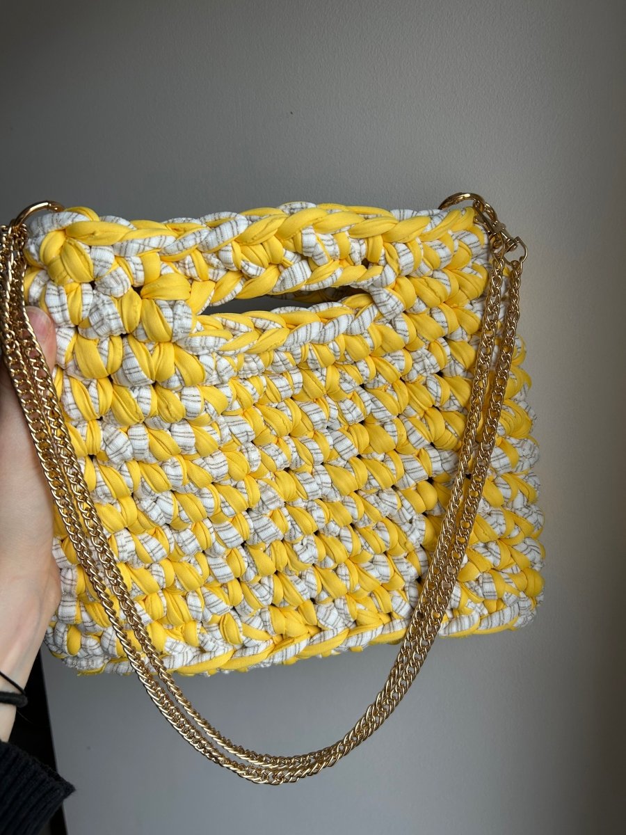 Sac Mini Aimer jaune et blanc brillant - sac artisanal fait au crochet - Le Fil D aimer