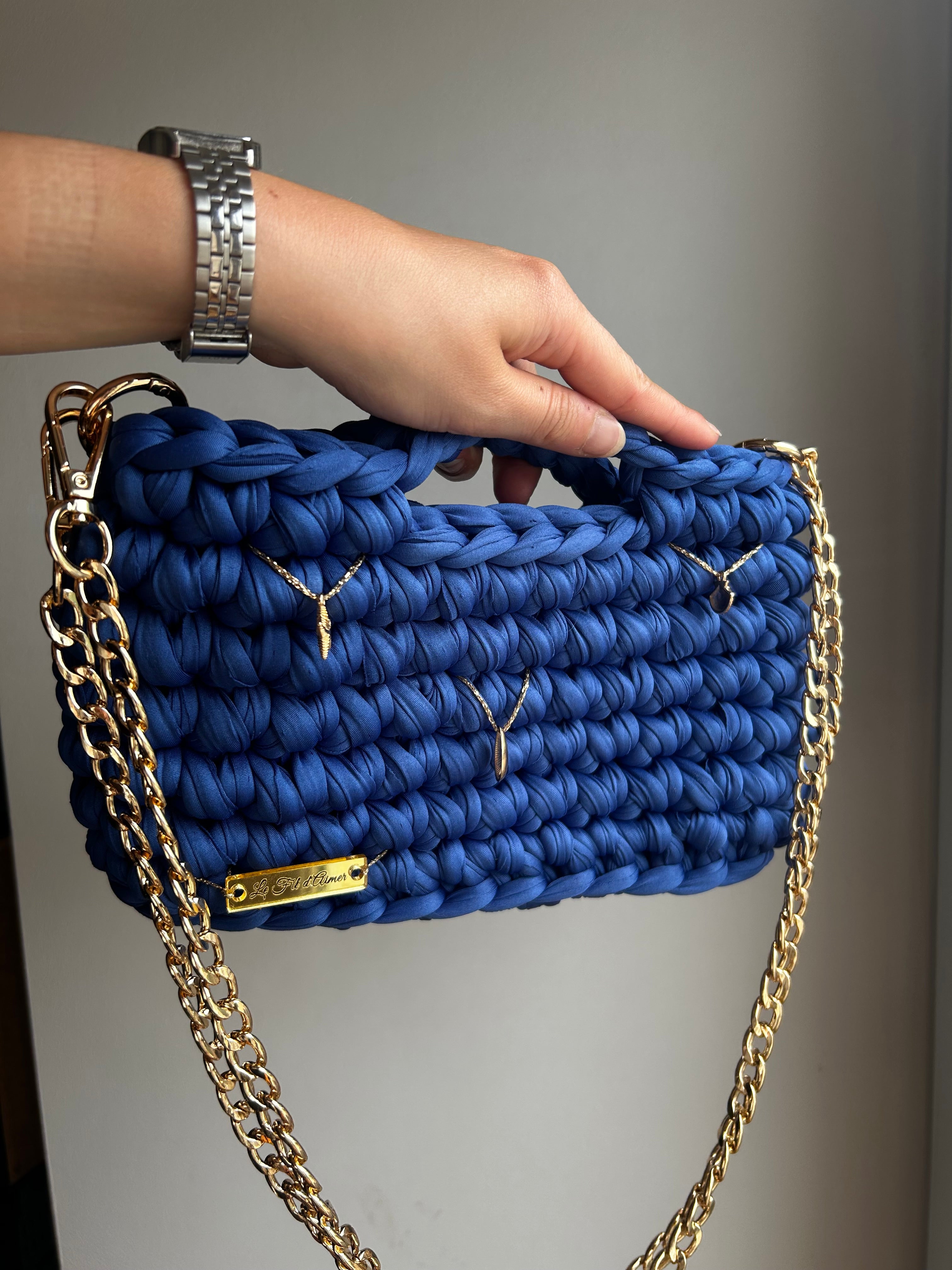 sac bleu roi pendentifs coquillages sac artisanal fais a la main au crochet  