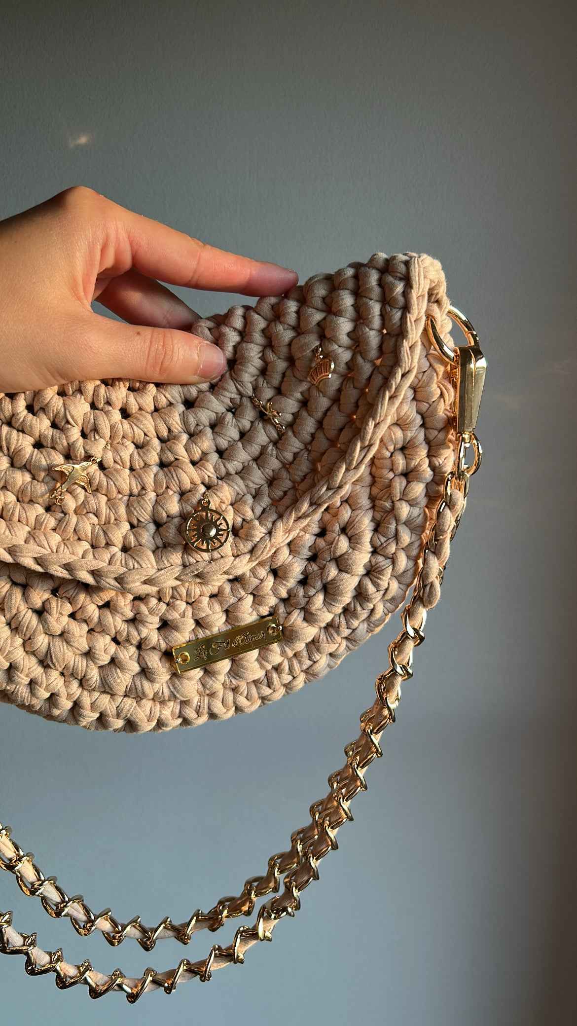 Pochette Banane au crochet pochette tendance pour l'été le fil d'aimer 